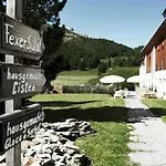 Chesa Pool Hotel