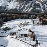 Chesa Pool Отель